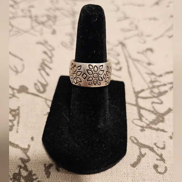 Me & Ro Silver Ring with Black Pattern - Picture 3 of 5